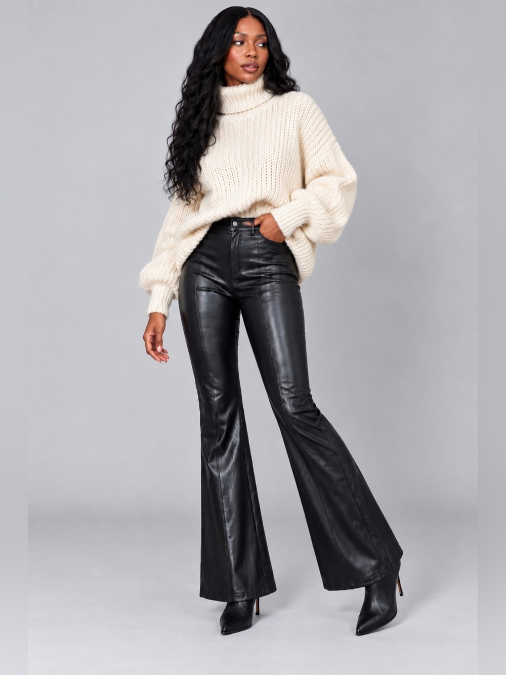 Abercrombie & Fitch Edgy Chic Faux Leather High-Waisted 90’s Flare Pants
Sz Lg
